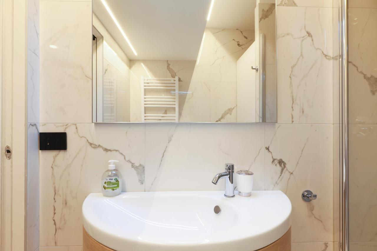 Mila Apartments Cavalcabo Милано Екстериор снимка