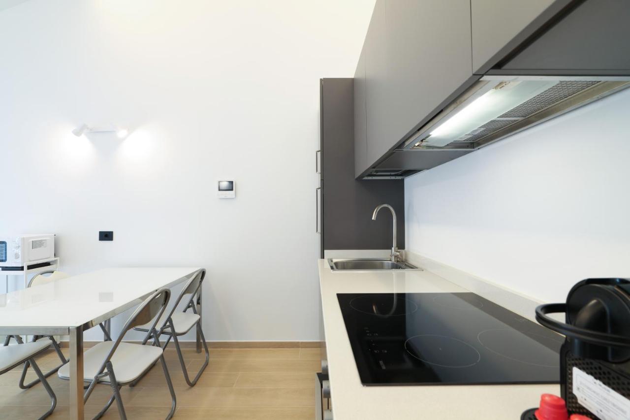 Mila Apartments Cavalcabo Милано Екстериор снимка