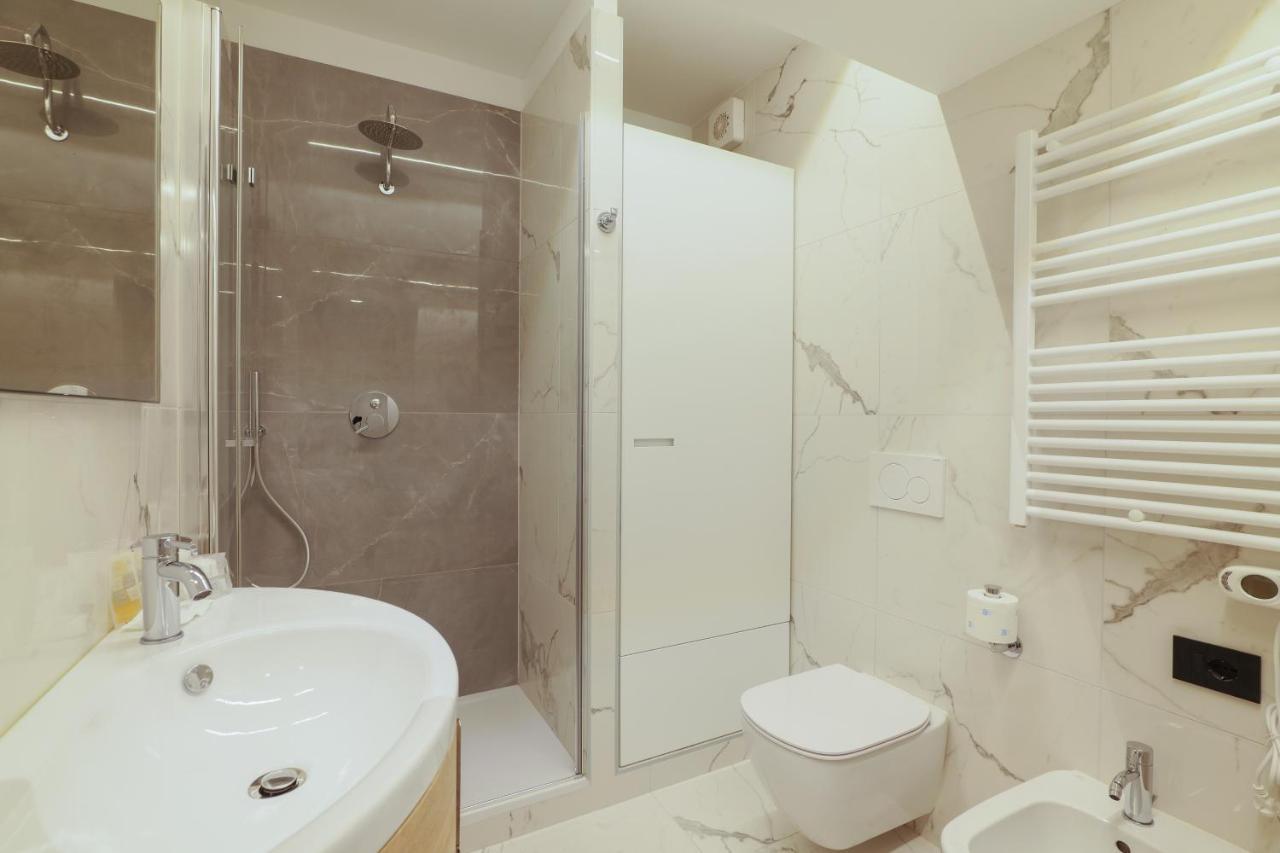Mila Apartments Cavalcabo Милано Екстериор снимка