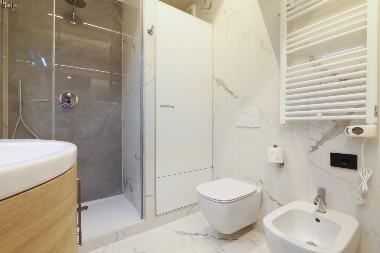 Mila Apartments Cavalcabo Милано Екстериор снимка