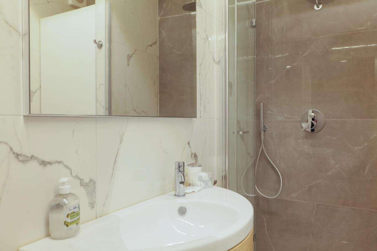 Mila Apartments Cavalcabo Милано Екстериор снимка
