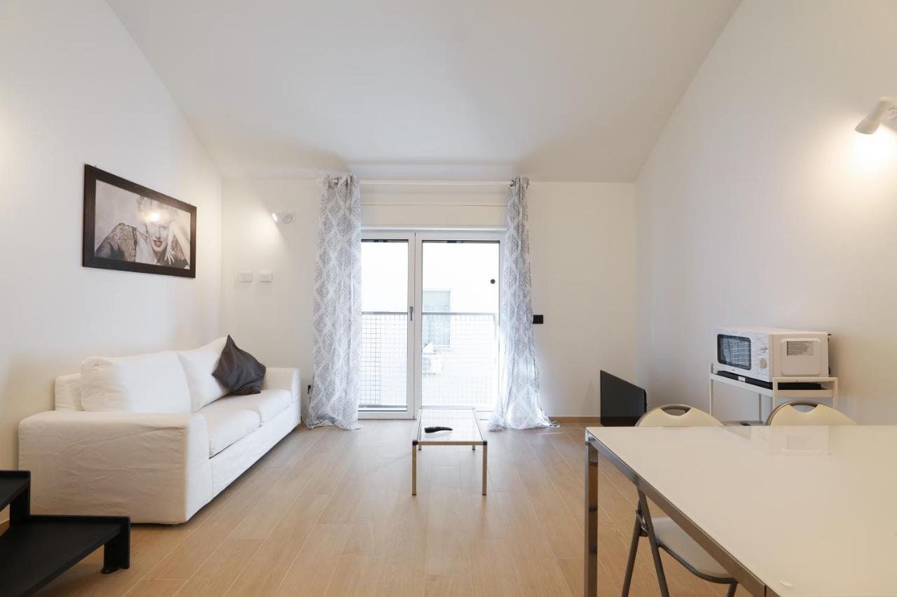 Mila Apartments Cavalcabo Милано Екстериор снимка