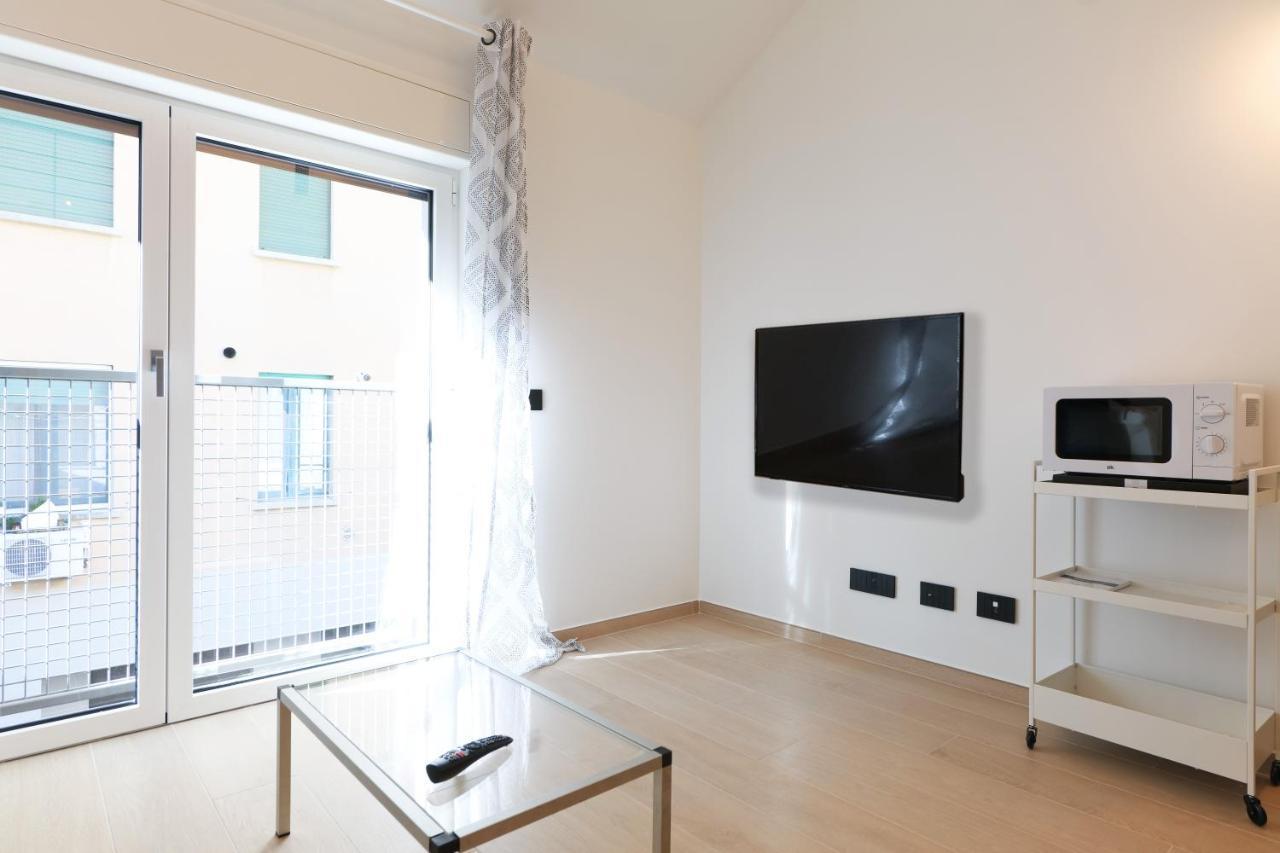 Mila Apartments Cavalcabo Милано Екстериор снимка